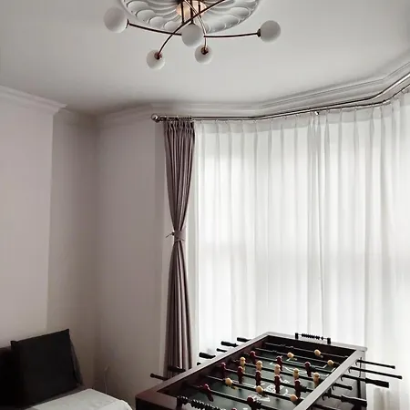 Ferienwohnung New Refurbished One Bed Flat In The West London Exterior foto